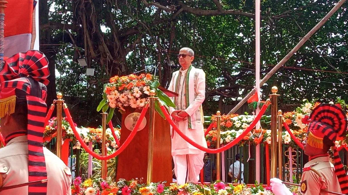স্বাধীনতার ৮০ বছরে ন্যায়, সাম্য ও সংবিধানের আদর্শে এগিয়ে চলার আহ্বান জানালেন হাইকোর্টের ভারপ্রাপ্ত প্রধান বিচারপতি তপোব্রত চক্রবর্তী
