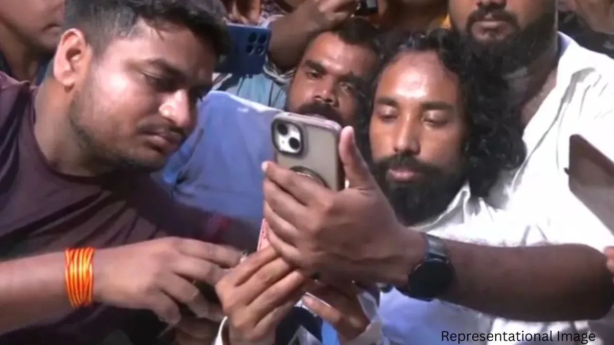 ওয়াংচুকের অনুরোধে নির্জলা অনশন ভাঙলেন দেবেন্দ্র মাহাতো, ঝাড়খণ্ডে প্রশ্নফাঁস নিয়ে জারি আন্দোলন
