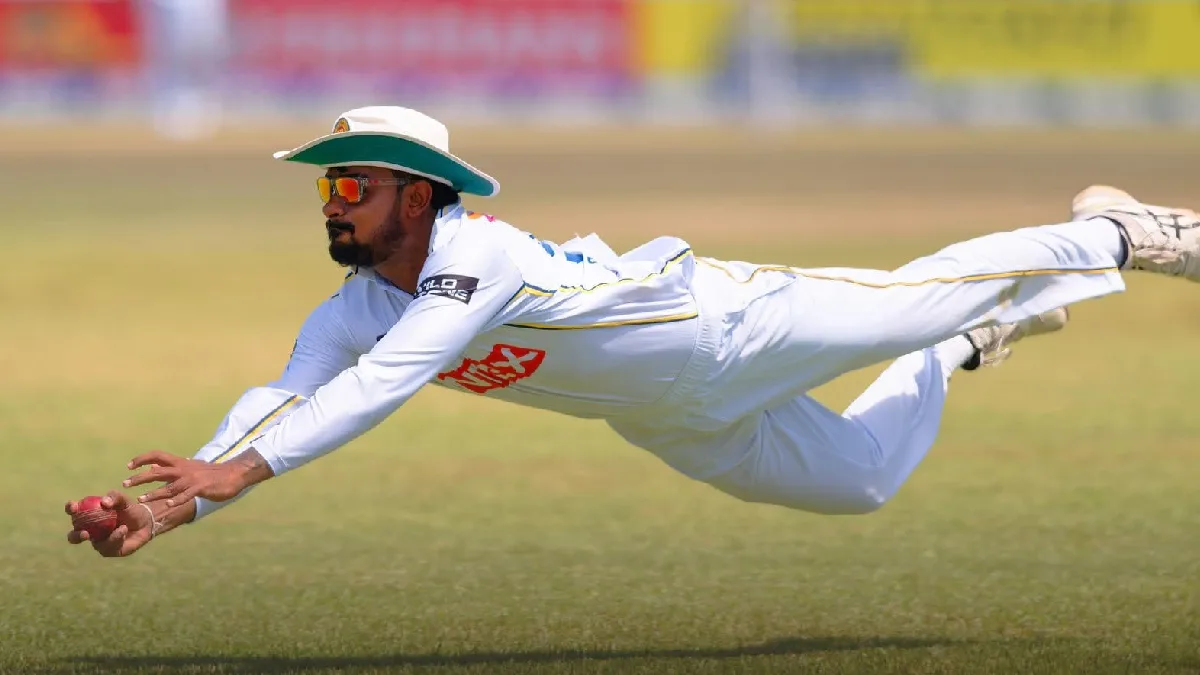 বাউন্ডারি আটকাতে গিয়ে মাথায়, কাঁধে চোট, টেস্ট থেকে ছিটকে গেলেন দীনেশ চণ্ডিমল, কেমন আছেন তিনি?