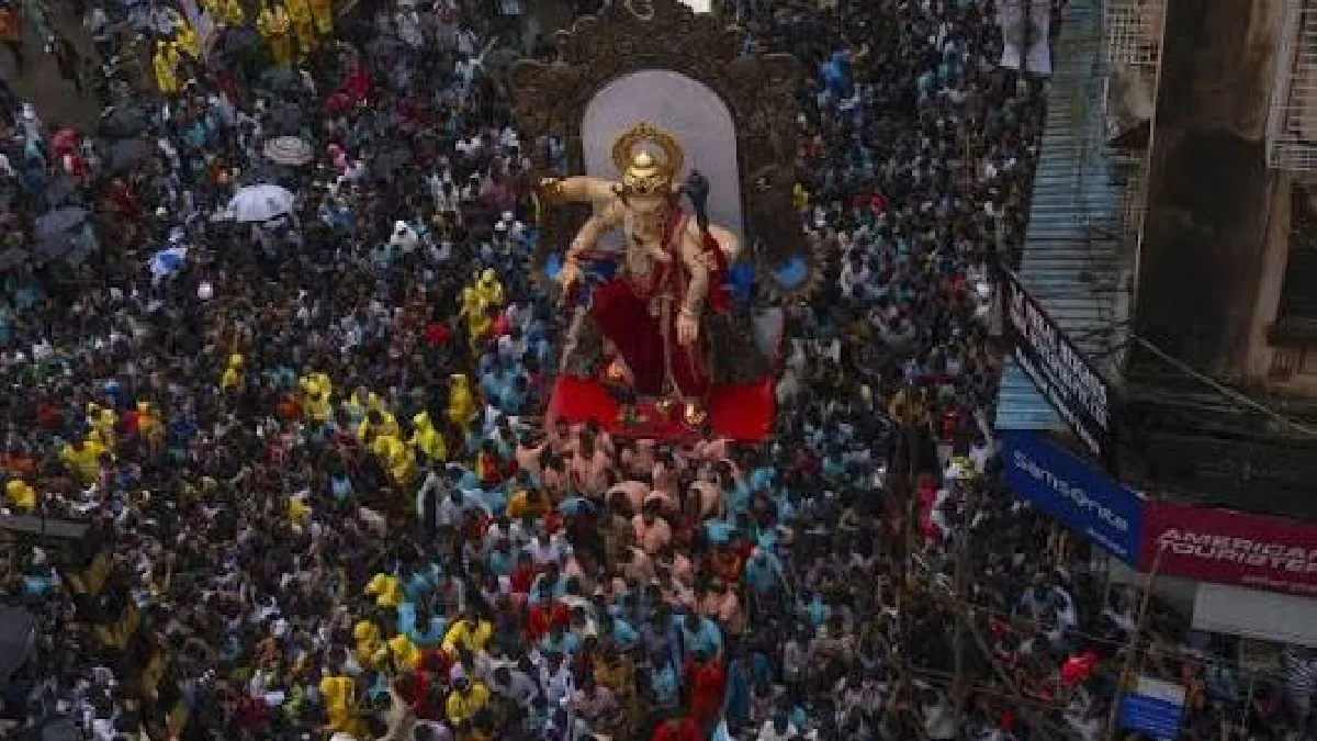 মুম্বাইয়ে ‘বাপ্পা’-র মূর্তি ভেঙে বিপত্তি, মৃত ২, আহত ৫