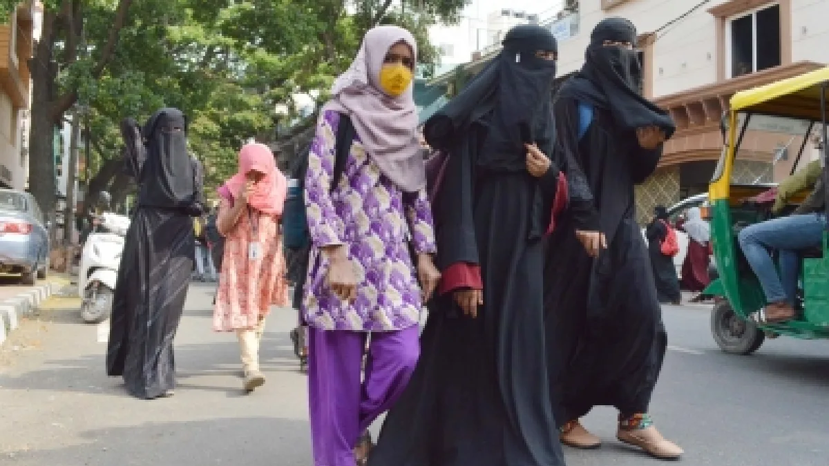 হিজাব পরে স্কুলে যাওয়া যাবে না, পড়ুয়ার আবেদন খারিজ করে স্পষ্ট জানাল এলাহাবাদ হাইকোর্ট