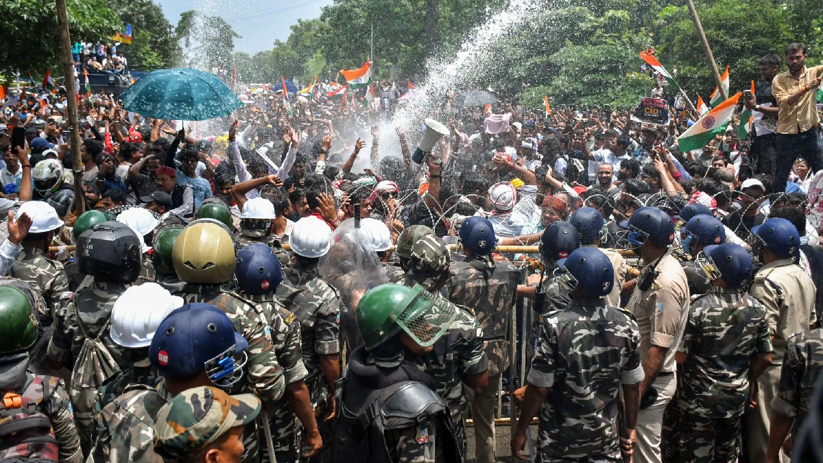 ৬০০ আন্দোলনকারীর বিরুদ্ধে এফআইআর, লাঠিচার্জে চাপে হেমন্ত সরকার 