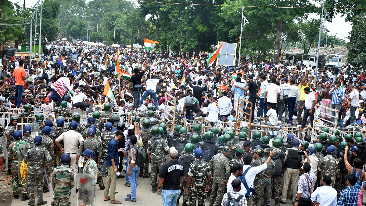 পড়ুয়াদের বিধানসভা অভিযান রুখতে ছোঁড়া হল জলকামান, উত্তপ্ত ঝাড়খণ্ড, গ্রেপ্তার প্রাক্তন পিএসসি চেয়ারম্যান