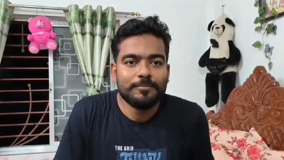 অদম্য জেদে রূপকথার জয়! অ্যাম্বুল্যান্স চালক থেকে ইসরোর টেকনিশিয়ান নদিয়ার দেবজিৎ