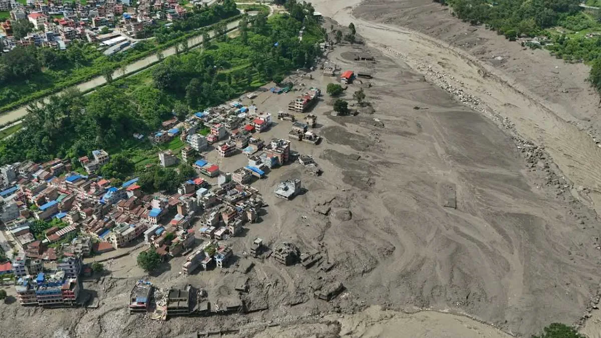 নিশ্চিহ্ন একাধিক গ্রাম, চারিদিকে কাদার স্তূপ, আকাশপথে ধরা পড়ল নেপালে ভয়াবহ ছবি