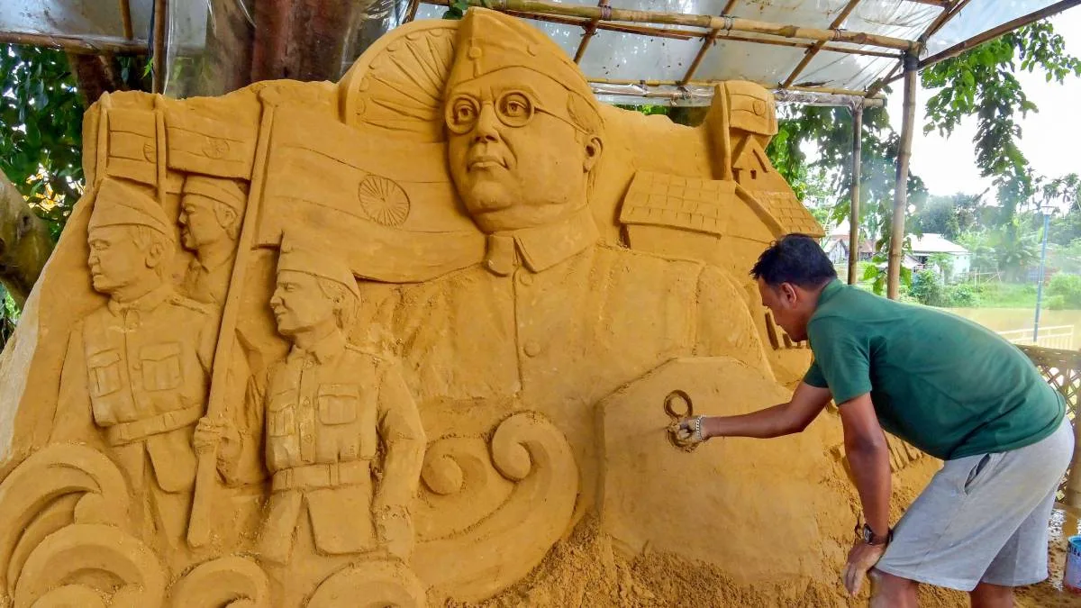 নেতাজির মর্যাদা রক্ষায় প্রশাসন