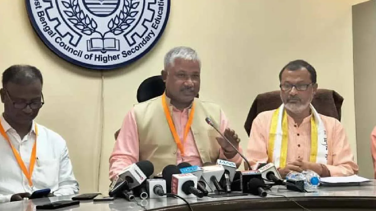 ‘পাঠক্রমে কোনও রাজনীতি থাকবে না’, সিলেবাস কমিটির বৈঠকে বড় ঘোষণা স্কুলশিক্ষা মন্ত্রীর