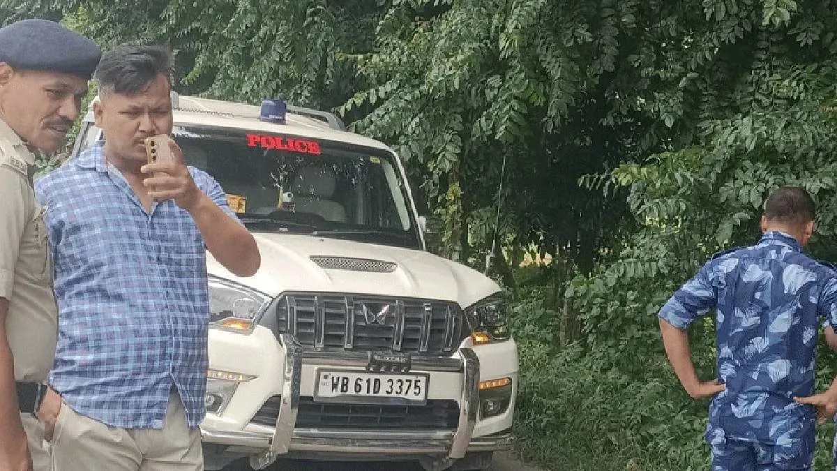 ইসলামপুরে দুষ্কৃতীদের গুলিতে নিহত প্রধানশিক্ষক, শুটআউটে আলোড়ন এলাকায়