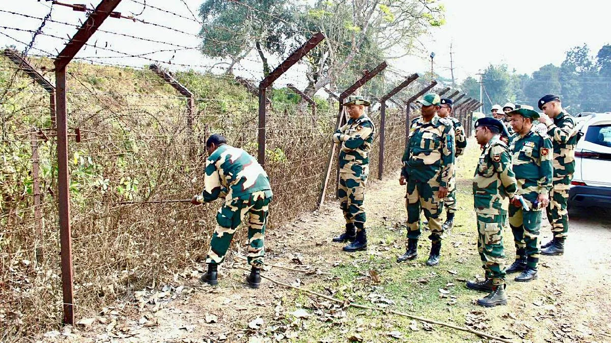সীমান্ত ঘিরতে গিয়ে ডিপোর্ট রাম-সীতার মন্দির বাংলাদেশে! ক্ষোভ বাড়ছে স্বরূপনগরবাসীর