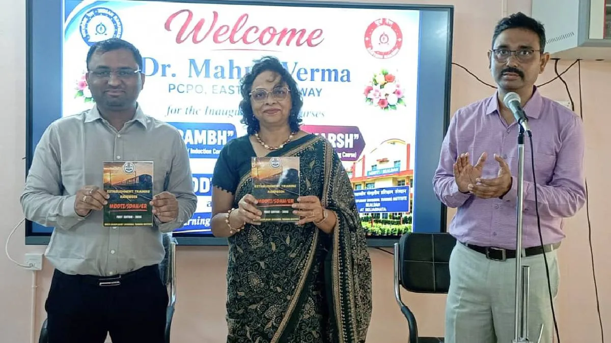 শিয়ালদহে রেলকর্মীদের ‘আরম্ভ’ প্রশিক্ষণ, বাড়বে প্রশাসনিক দক্ষতা