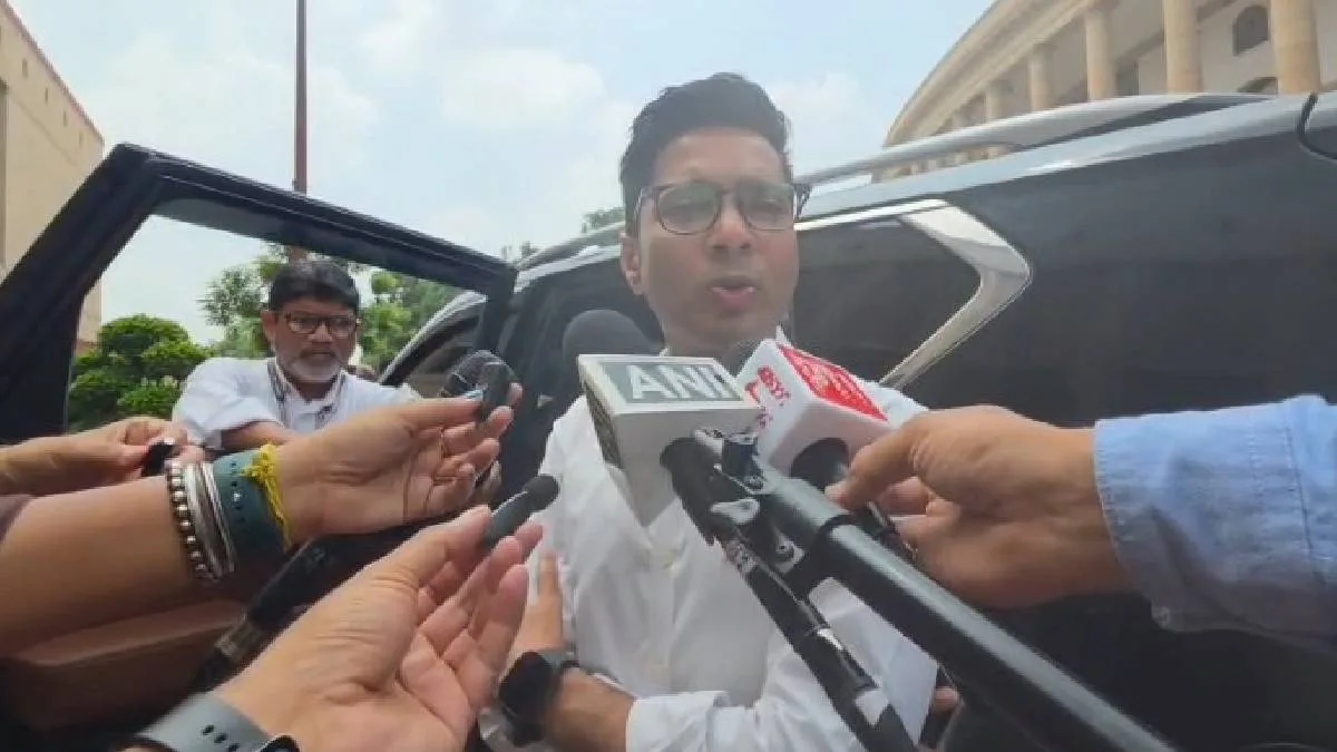 দলত্যাগী সাংসদদের সদস্যপদ খারিজ কবে? স্পিকারকে প্রশ্ন অভিষেক টিমের