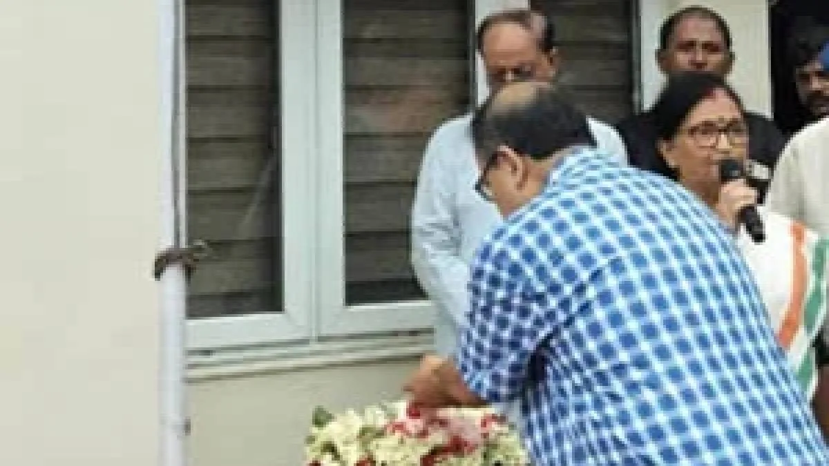 কুণাল ঘোষ গেলেন বিদ্রোহী শিবিরের স্বাধীনতা দিবস অনুষ্ঠানে, ‘সারপ্রাইজ ভিজেট’ নিয়ে গুঞ্জন