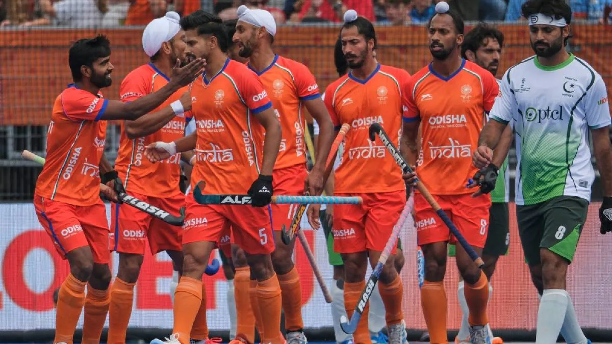 আট গোলের ম্যাচে জিতে বিশ্বকাপ থেকে পাকিস্তানকে ছিটকে দিয়ে দ্বিতীয় পর্বে ভারত, গ্যালারিতে বলের আঘাতে জখম তরুণী