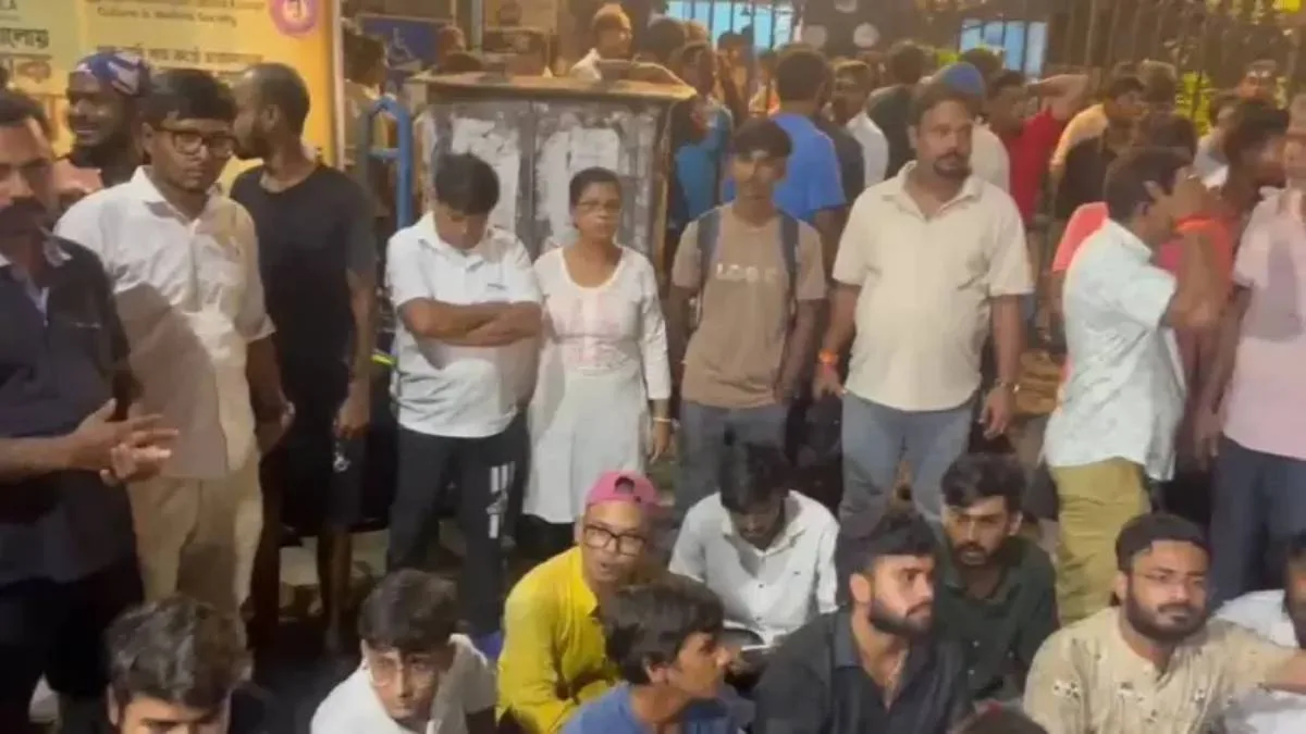 এভিবিপি-বাম ছাত্র সংগঠনের সংঘর্ষে রণক্ষেত্র যাদবপুর, চালু হবে এক দিন, এক বিশ্ববিদ্যালয়