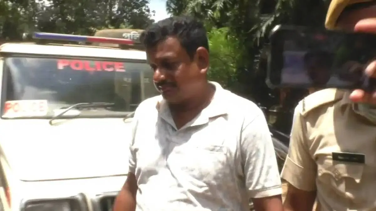 আবাস প্রকল্পের আশ্বাসে কাটমানি, ঘরছাড়া করে তোলাবাজির অভিযোগে গ্রেপ্তার তৃণমূল নেতা