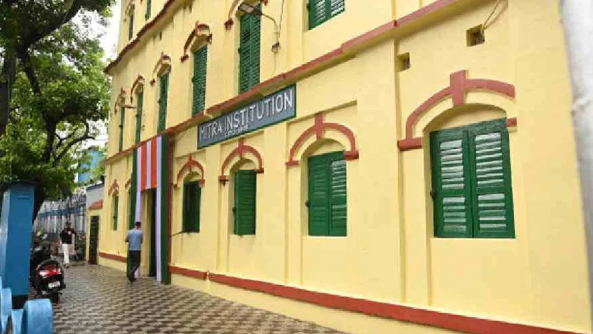 ভবানীপুরের মিত্র ইনস্টিটিউশনের ছাত্রকে সাপের ছোবল, ভর্তি এসএসকেএম হাসপাতালে