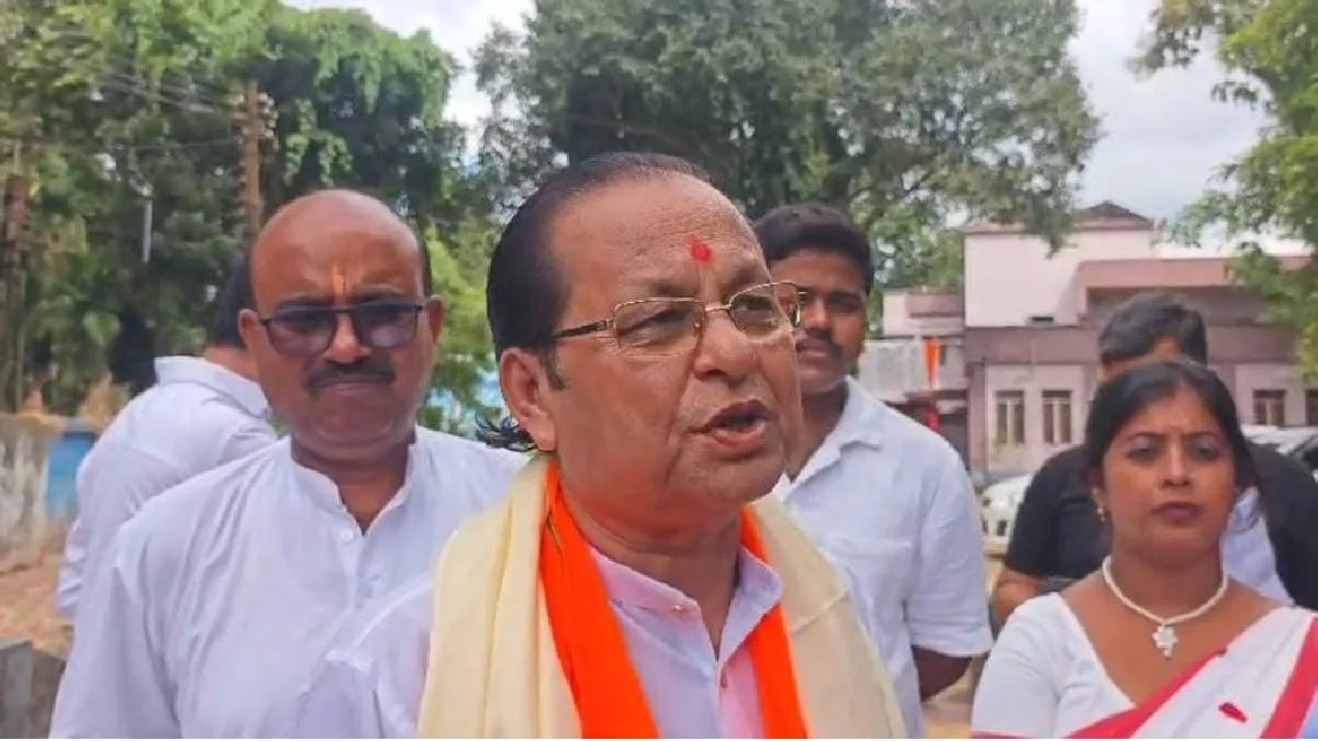 ‘সমাজের সবথেকে বড় কুলাঙ্গার’, নাম না করে অনন্ত মহারাজকে কটাক্ষ বিজেপি বিধায়কের