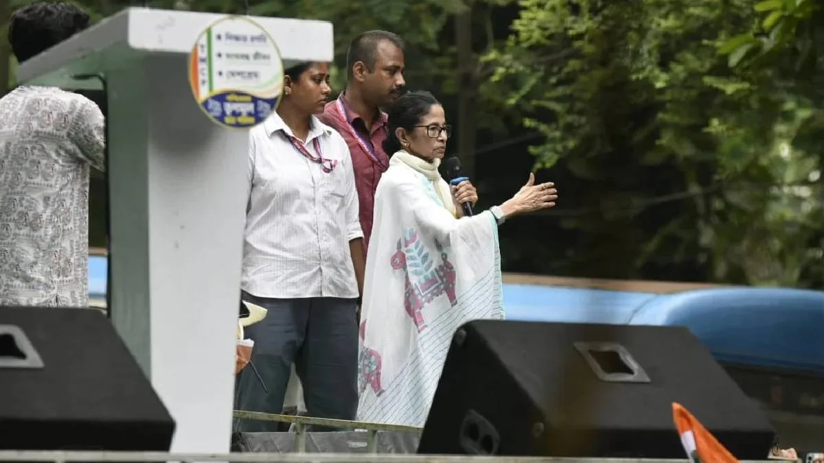 ‘বাংলায় আবার তৃণমূল ফিরবে’, দলের ছাত্র পরিষদের সভা থেকে হুঙ্কার মমতার