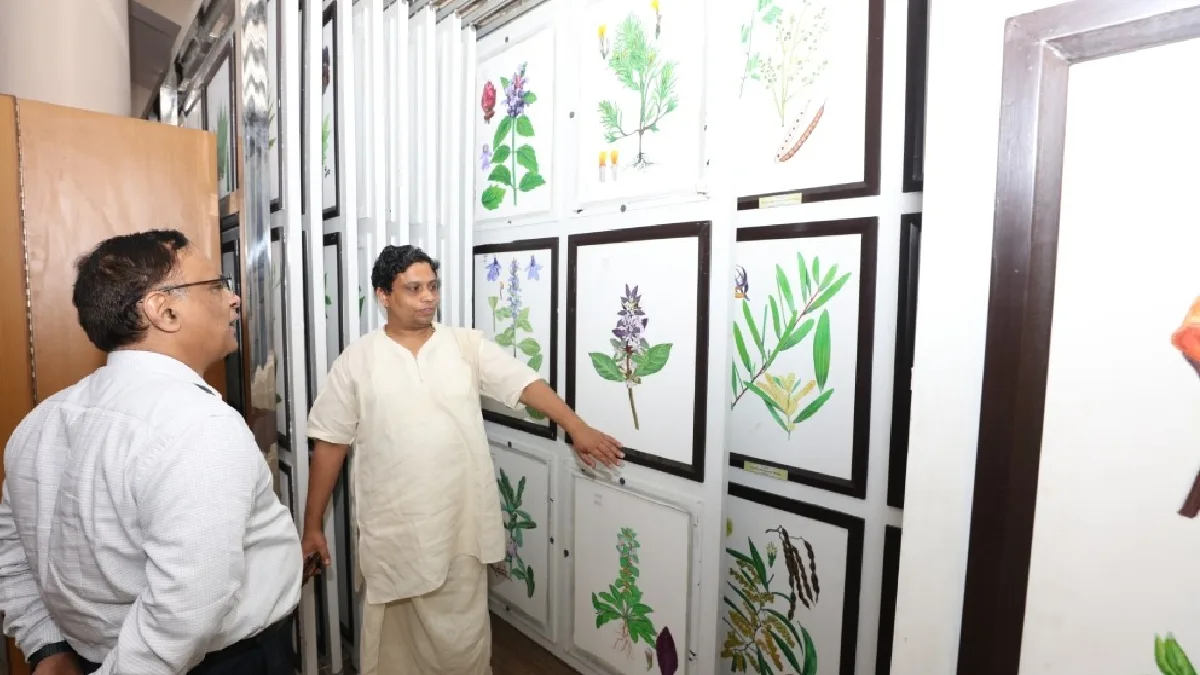 ৩০০ বছর অবিকৃত থাকবে ৬৫ হাজার উদ্ভিদ-চিত্র, দাবি পতঞ্জলির