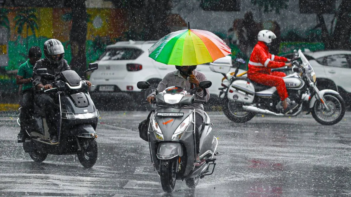 নিম্নচাপের প্রভাবে দক্ষিণে বৃষ্টি, উত্তরে অতিভারী বৃষ্টির সতর্কতা
