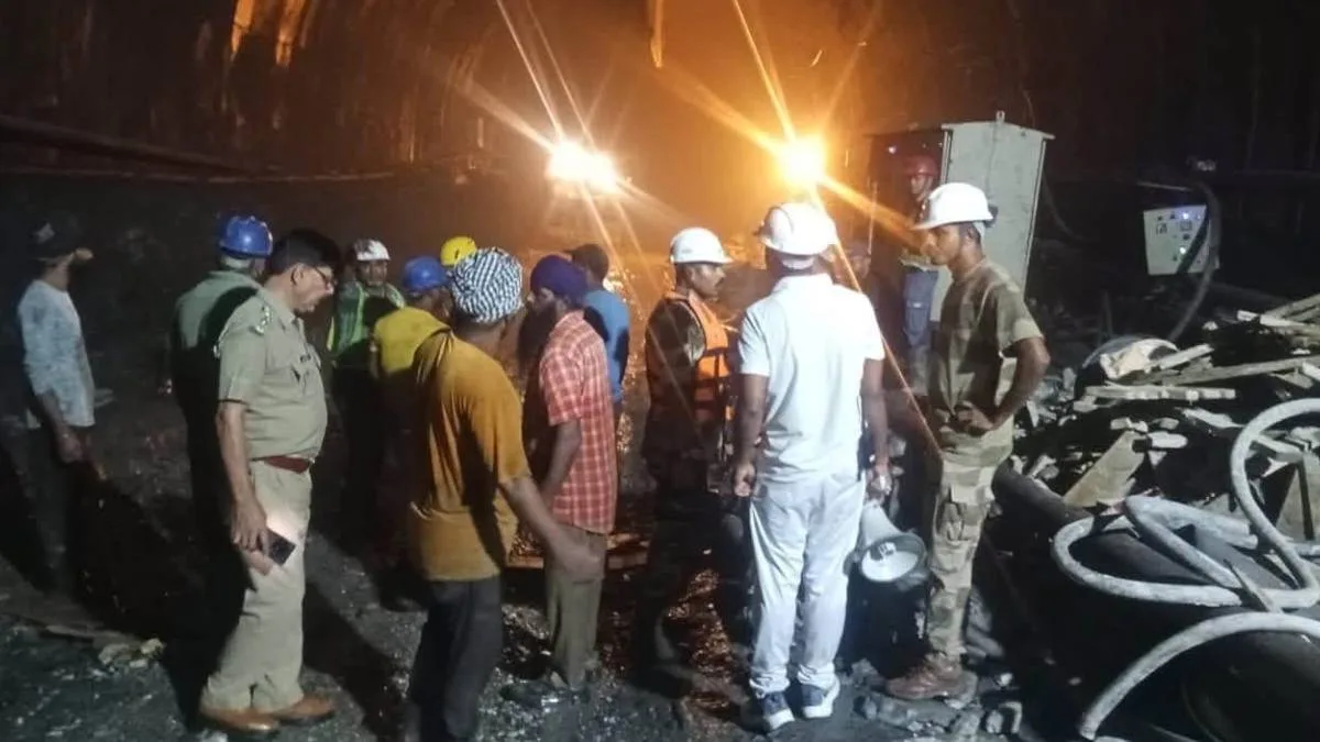 উত্তরাখণ্ডে নির্মীয়মাণ জলবিদ্যুৎ প্রকল্পের সুড়ঙ্গে ধস, মৃত ৭, এখনও আটকে এক শ্রমিক