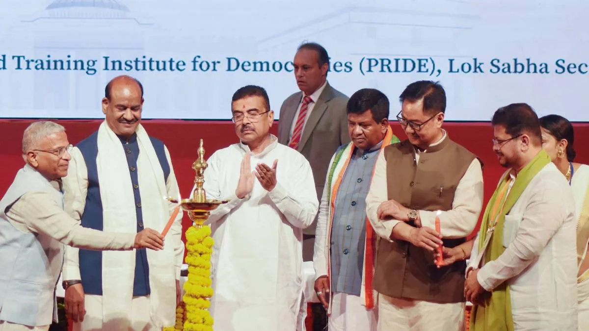 আজ ‘তেরঙ্গা যাত্রায়’ মুখ্যমন্ত্রী, নবান্নে শুভেন্দুর সঙ্গে সাক্ষাতে ঋতব্রত
