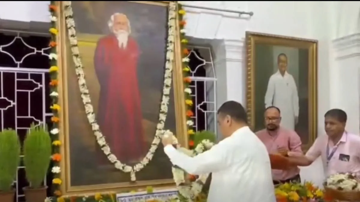আজ ২২ শ্রাবণ, কবিগুরুর প্রয়াণদিবসে বাংলাজুড়ে শ্রদ্ধার্ঘ্য, জোড়াসাঁকোয় মন্ত্রীদের পুষ্পার্ঘ্য