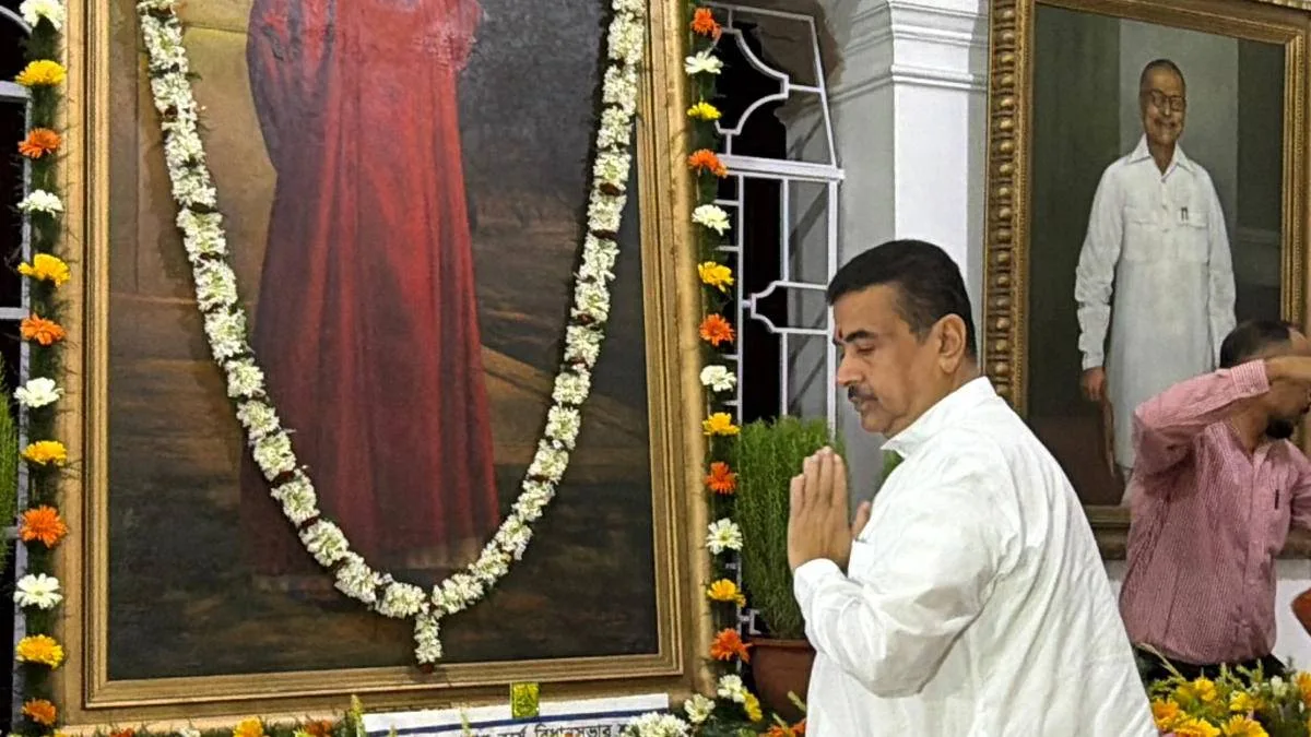আজ ২২ শ্রাবণ, কবিগুরুর প্রয়াণদিবসে বাংলাজুড়ে শ্রদ্ধার্ঘ্য, জোড়াসাঁকোয় মুখ্যমন্ত্রীর পুষ্পার্ঘ্য