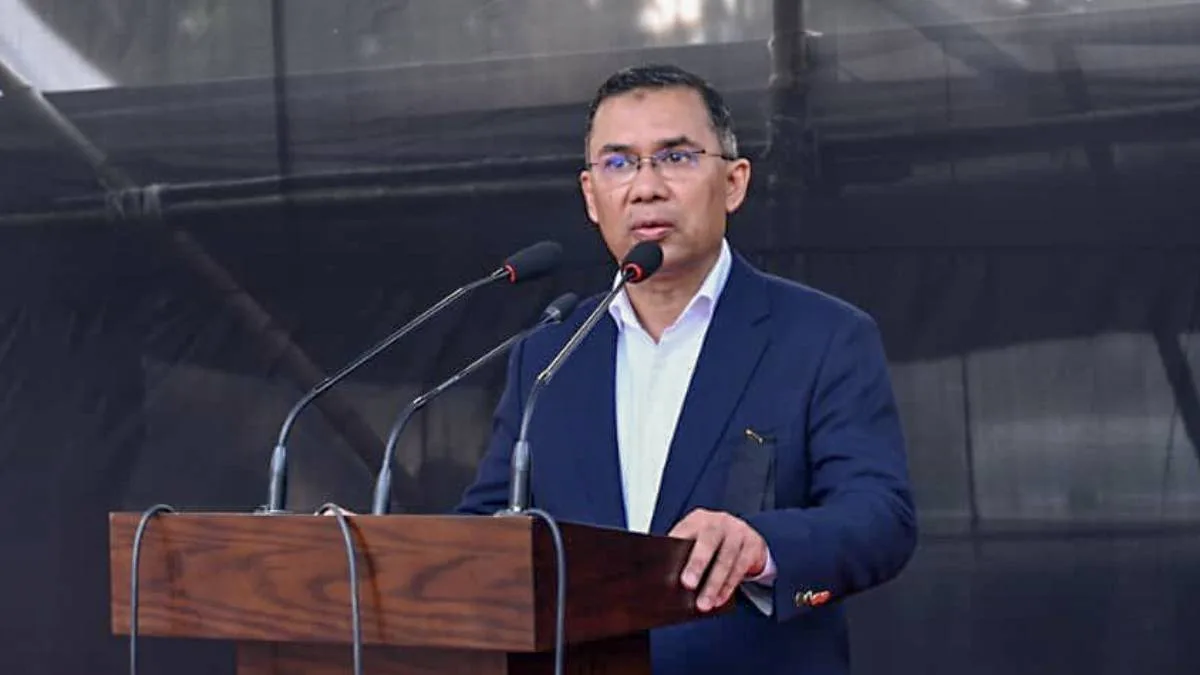 জ্বালানি সঙ্কটে বাংলাদেশ! রাত ৮টার পর বন্ধ মল-দোকান, অন্ধকারে বিলবোর্ড!সাহায্যের হাত বাড়াবে ভারত?