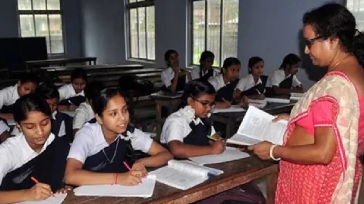 ওবিসি রায়ের ধাক্কা চাকরিতে! নবম-দশম থেকে একাদশ-দ্বাদশ—হাজারো প্রার্থীর ভবিষ্যৎ এখন হাইকোর্টের হাতে