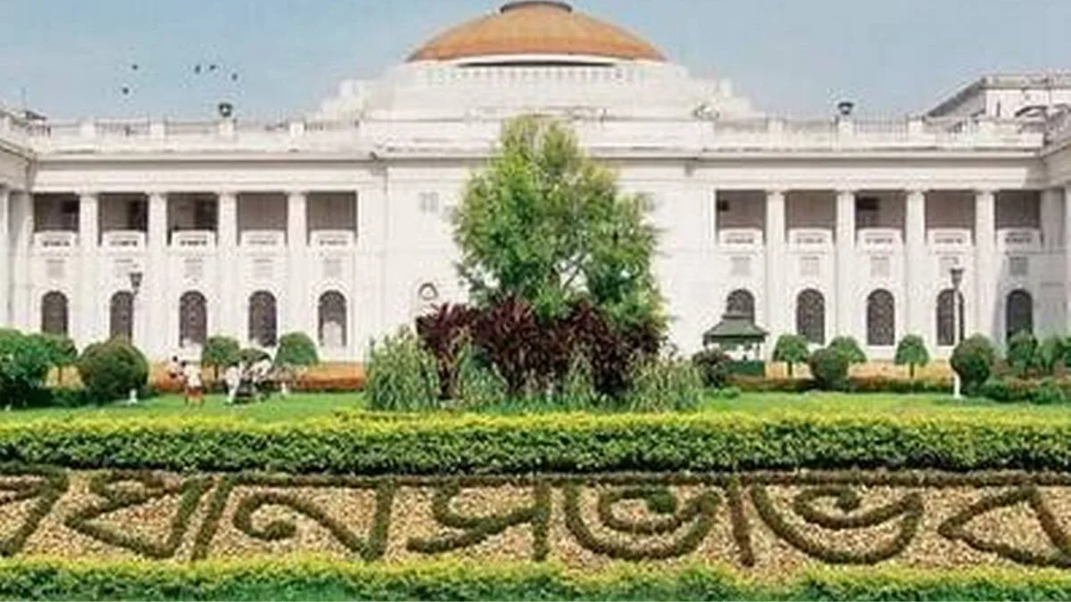 ইতিহাসে প্রথম, সাসপেন্ড হল বিধানসভার মার্শাল
