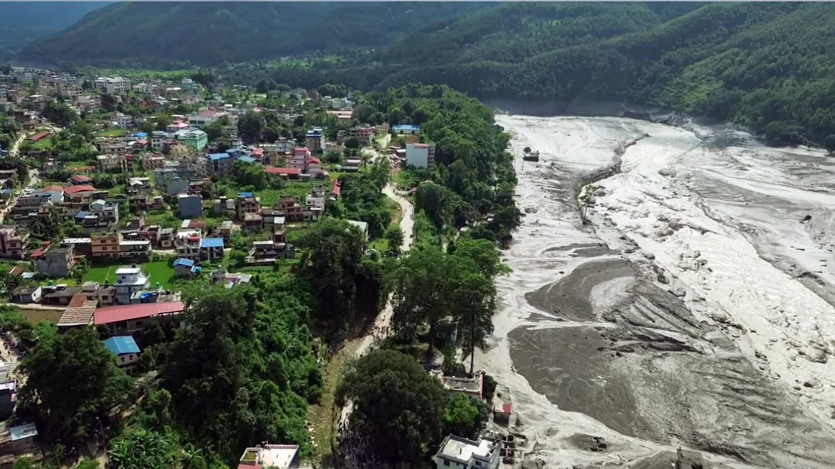 আচমকা হড়পা বানে বিধ্বস্ত নেপাল , নিখোঁজ ১০৫ জন ভারতীয়