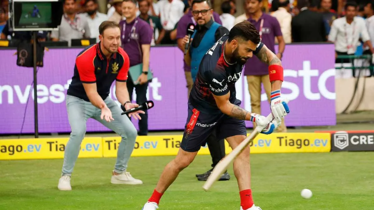 ‘শচীনকে খাটো করিনি’, কোহলিকে এগিয়ে রাখার মন্তব্যে সাফাই ডি ভিলিয়ার্সের