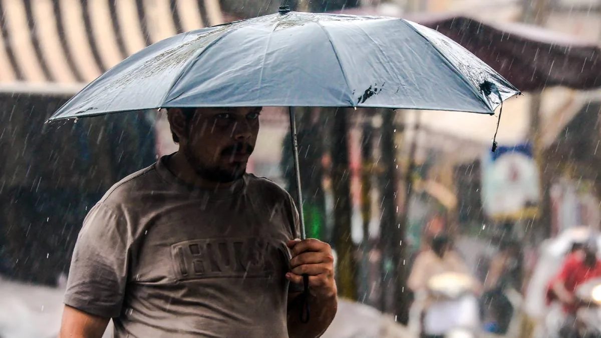 বঙ্গোপসাগরে নিম্নচাপ, দক্ষিণবঙ্গে ঝড়বৃষ্টি! চার জেলায় অতিভারী বৃষ্টির সতর্কতা