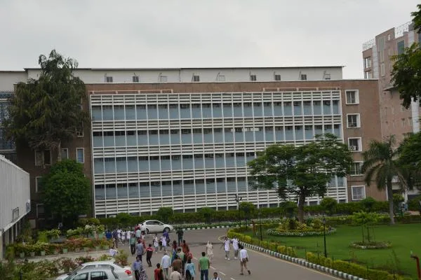 জন্ম থেকে হার্টে ফুটো, ১৩ বছর শুধু তারিখ পে তারিখ: অস্ত্রোপচারের অপেক্ষায় এইমসেই থামল পঞ্চদশী তন্বীর লড়াই