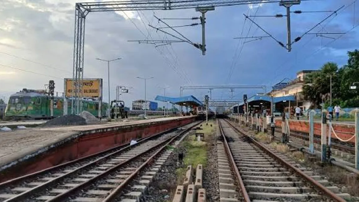 লাইনচ্যুত ফারাক্কা এক্সপ্রেসের ইঞ্জিন, বালুরঘাটে চাঞ্চল্য