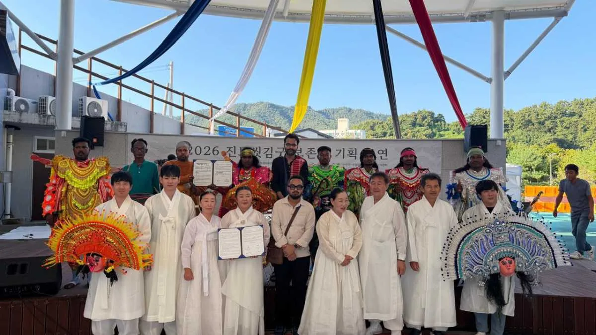 দক্ষিণ কোরিয়ায় বাংলার ছৌ নৃত্যের আন্তর্জাতিক মঞ্চে উপস্থাপনা