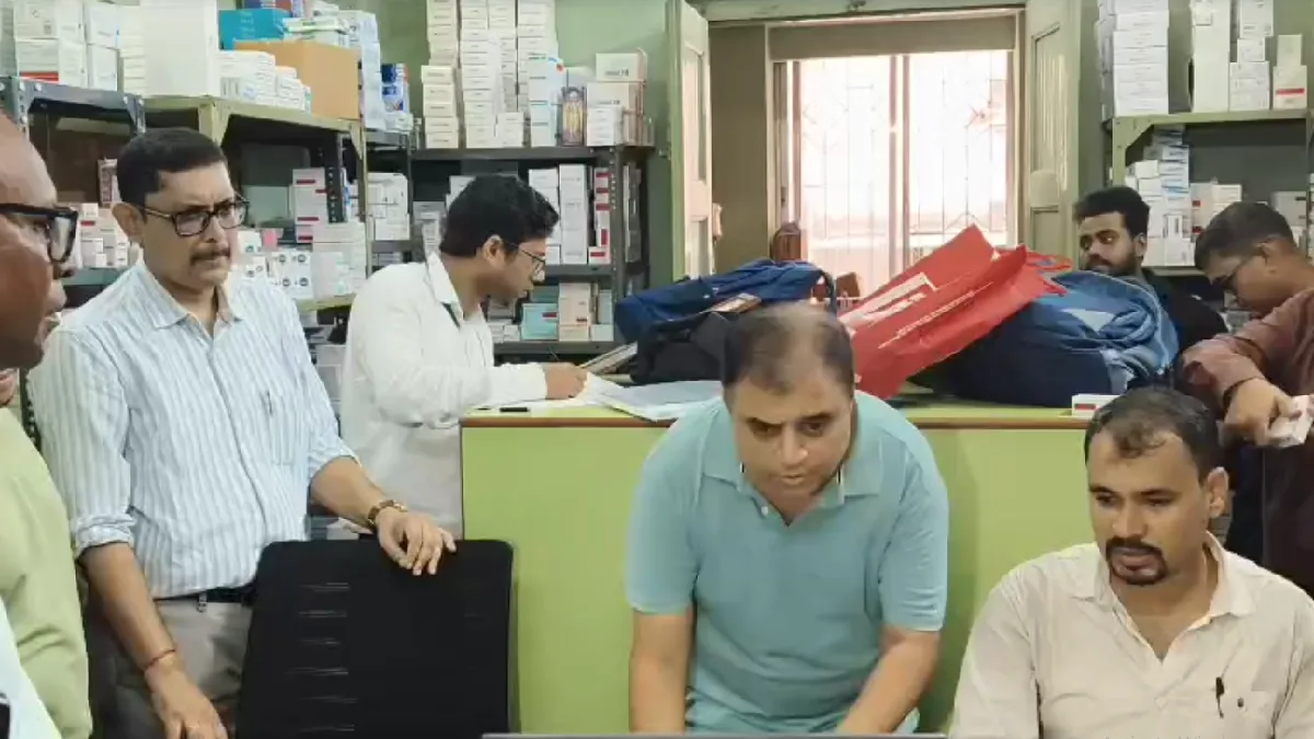 কলকাতায় ফের ড্রাগ কন্ট্রোলের হানা, জাল ওষুধের খোঁজে ২ জায়গায় তল্লাশি