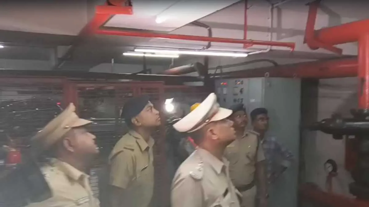 অগ্নিনির্বাপণ ব্যবস্থা খতিয়ে দেখতে ২৯ শপিংমল পরিদর্শনে দমকল বাহিনী