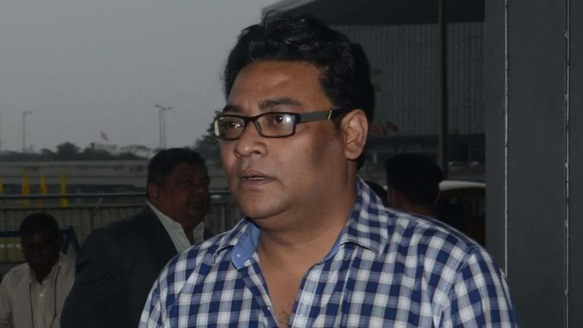 পুজো পরিক্রমায় ‘ভুয়ো পাস’ বিক্রির অভিযোগ, প্রাক্তন মন্ত্রী ইন্দ্রনীলের বাড়ি ইডির অভিযান