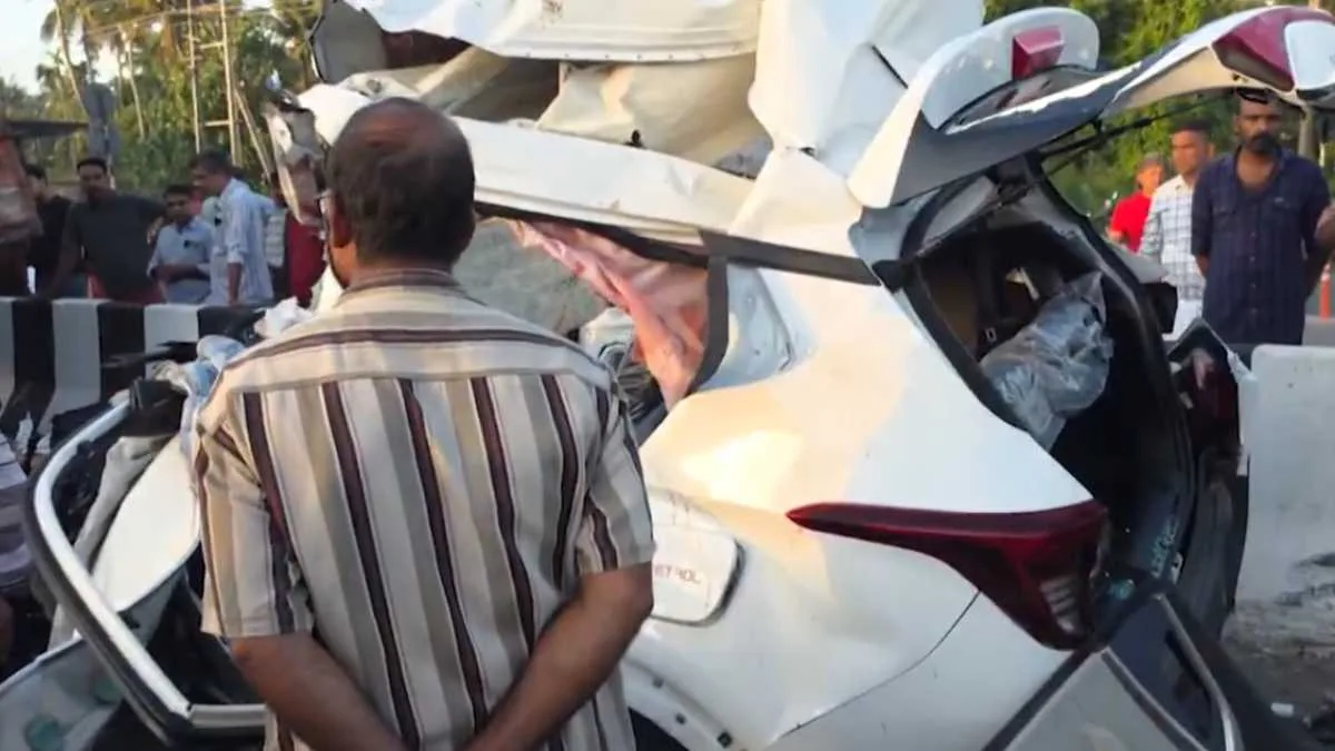 কেরলে লরির সঙ্গে ধাক্কায় মৃত্যু ৮ ইঞ্জিনিয়ারিং পড়ুয়ার