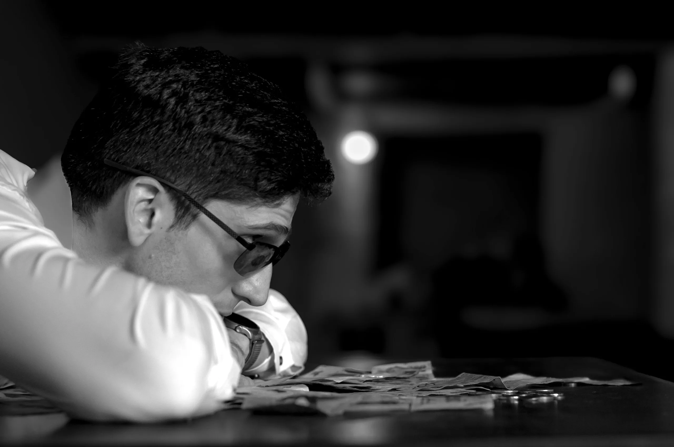 সেনসেক্স ৯০০ পয়েন্ট নীচে, নিফটি ২৩ হাজারের তলায়: রক্তাক্ত বাজারে একদিনেই ডুবে গেল ৭ লক্ষ ৪০ হাজার কোটি টাকা