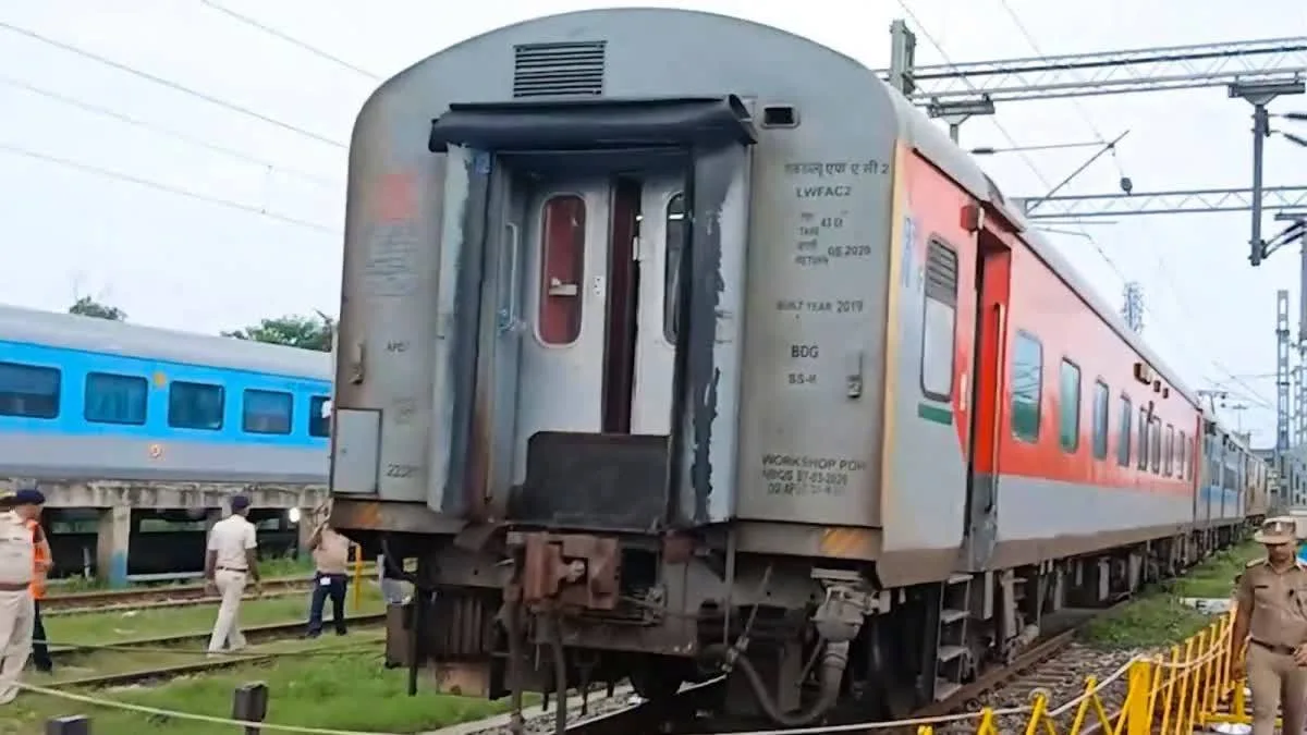 আলিপুরদুয়ার থেকে নয়াদিল্লি যাওয়ার পথে লাইনচ্যুত মহানন্দা এক্সপ্রেস, কারণ কী?