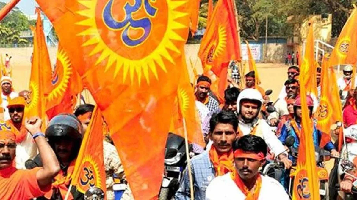 গরবা-ডান্ডিয়ায় মুসলিমদের নিষেধাজ্ঞা অসাংবিধানিক, বললেন কেন্দ্রীয় মন্ত্রী  