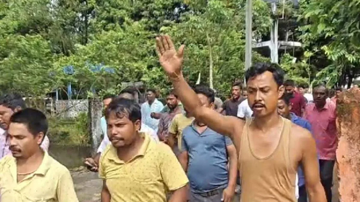 সাংসদের বাড়ির সামনে বিক্ষোভ, জ্বলল পার্টি অফিস, বিক্ষোভের মুখে জগদীশ বসুনিয়া