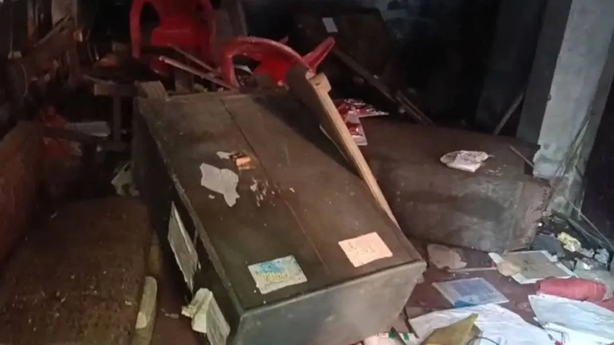 দীপ্সিতার সভার পরই রণক্ষেত্র বালি, সিপিএমের চারটি পার্টি অফিসে চলল ভাঙচুর