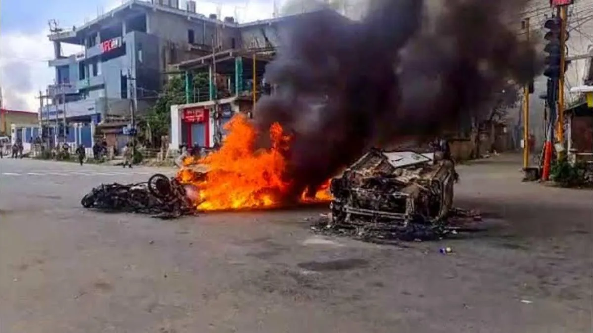 মণিপুরে ফের হিংসা, ২ কুকি মহিলাকে হত্যার পর নাগা গ্রামে পুড়িয়ে দেওয়া হল একাধিক বাড়ি