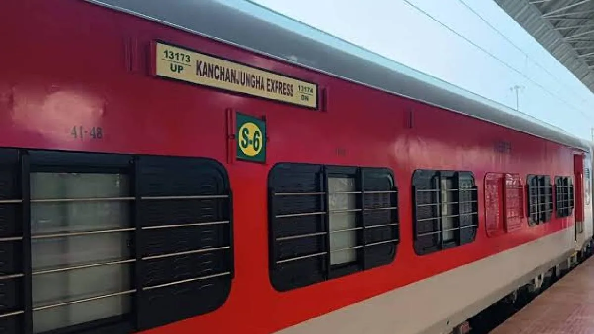 কাঞ্চনজঙ্ঘা এক্সপ্রেসে কামরার তলায় ধোঁয়া, হুগলিতে থমকে গেল ট্রেন, আতঙ্কে যাত্রীরা