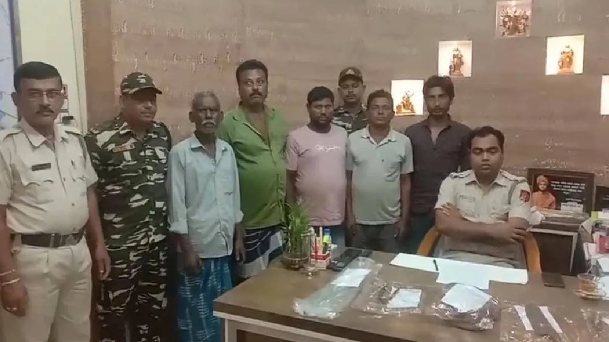 ডাকাতির ছক ভেস্তে দিল পুলিশ, শান্তিপুরে অস্ত্র-সহ গ্রেপ্তার ৫ ডাকাত