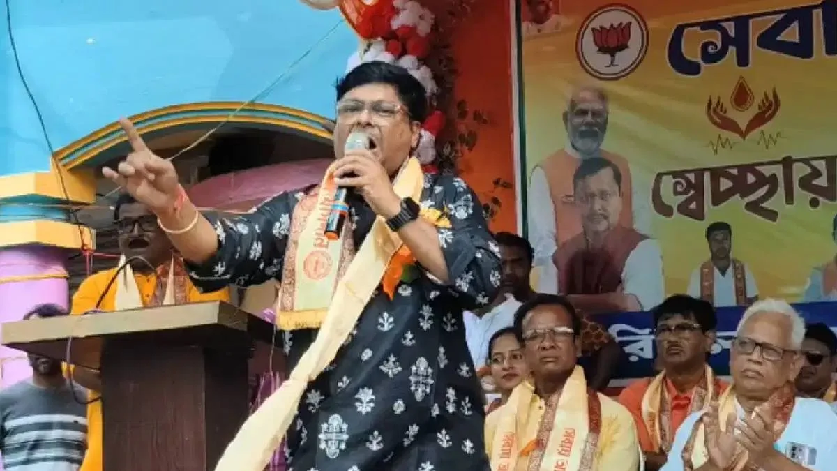 ‘সিপিএম গোখরো সাপ, ছোবল মারার আগেই মাথায় ডান্ডা মারুন’, বিজেপি নেতার মন্তব্যে বিতর্ক তুঙ্গে